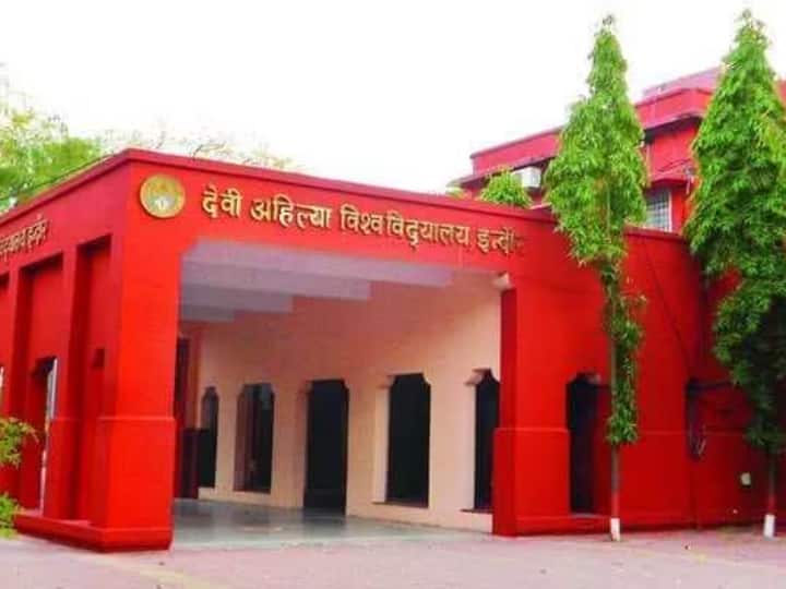Indore Devi Ahilya Vishwavidyalaya Revised Time Table Of BA B Com Second Year Exam MP News ANN Indore: डीएवीवी के बीए-बीकाम सेकंड ईयर परीक्षा के टाइम टेबल में बदलाव, जानें- अब कब होंगे दोनों कोर्सेस के पेपर