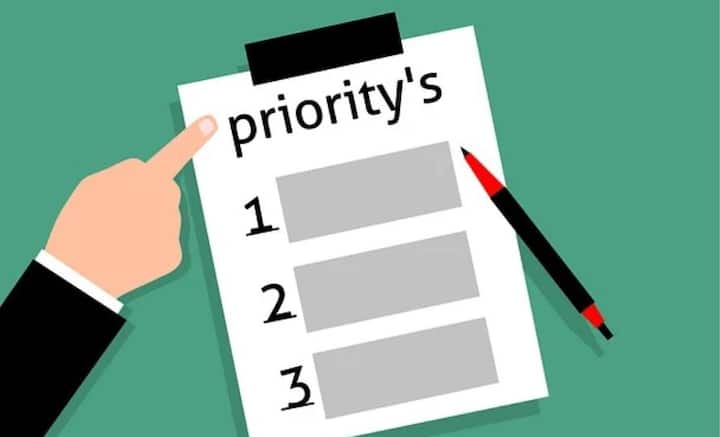 সিংহ রাশির জাতকরা বিচার বিশ্লেষণে এগিয়ে থাকেন। সৃজনশীল কাজের প্রতি আকৃষ্ট হন এঁরা। স্বপ্নপূরণের পথে যে কোনও বাধাবিপত্তি অতিক্রম করতে প্রস্তুত এঁরা।
