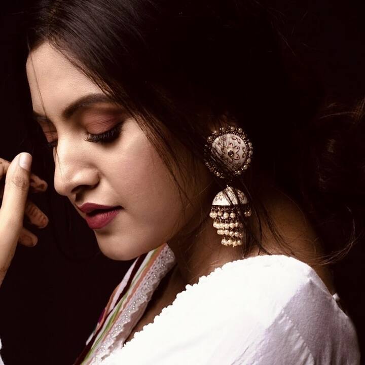 ਹੁਣ ਇਹ ਫਿਲਮ ਸ਼ੁੱਕਰਵਾਰ ਯਾਨਿ 2 ਜੂਨ ਨੂੰ ਨਹੀਂ, ਬਲਕਿ ਸ਼ਨੀਵਾਰ 3 ਜੂਨ ਯਾਨਿ ਅੱਜ ਰਿਲੀਜ਼ ਹੋ ਚੁੱਕੀ ਹੈ।' ਫਿਲਹਾਲ ਗਾਇਕਾ ਨੇ ਫਿਲਮ ਦੀ ਰਿਲੀਜ਼ ਡੇਟ ਮੁਲਤਵੀ ਹੋਣ ਦੀ ਕੋਈ ਵਜ੍ਹਾ ਨਹੀਂ ਦੱਸੀ ਹੈ। ਉਸ ਨੇ ਕਿਹਾ ਕਿ ਕਿਸੇ ਕਾਰਨ ਕਰਕੇ ਮੈਡਲ ਅੱਜ ਰਿਲੀਜ਼ ਨਹੀਂ ਹੋ ਰਹੀ ਹੈ।