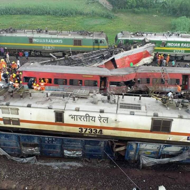 উদ্ধারকাজ জোরদার করতে মালদা ডিভিশনের ২২৪ জন আরপিএফ জওয়ানকে দুর্ঘটনাস্থলে পাঠানো হয়েছে।