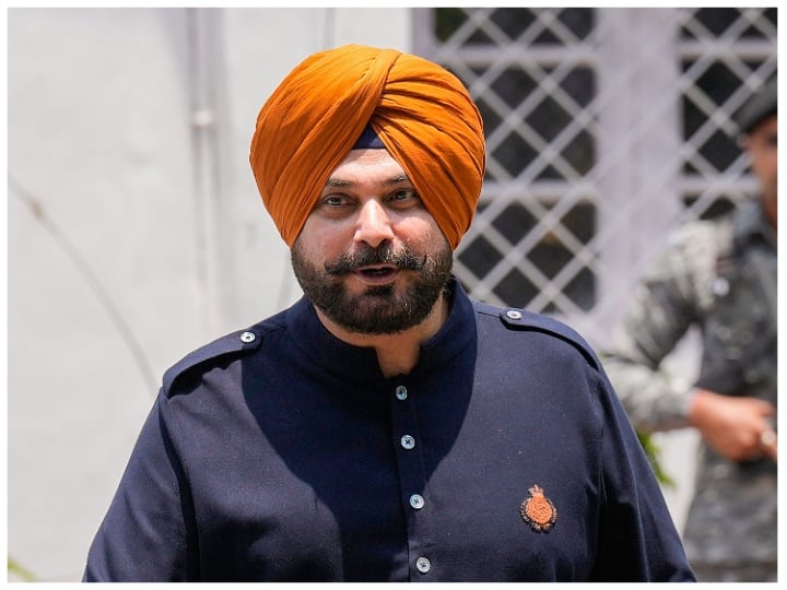 Navjot Singh Sidhu targeted Bhagwant Mann, said- 'Stop the drama, you are the safest CM of Punjab' Punjab Politics: नवजोत सिंह सिद्धू का सीएम भगवंत मान पर निशाना, कहा- 'कभी VIP कल्चर को बंद करने की कसम खाई और अब...'