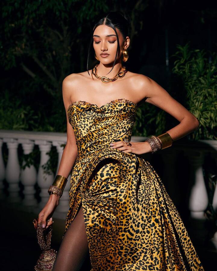 Leonardo DiCaprio and Neelam Gill have become the talk of the town after the two were clicked together at the Chiltern Firehouse in London. The 28-year-old model and 58-year-old actor spotted together sparked dating rumours, after their dinner meet, Page Six reported.