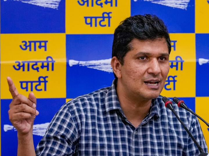 IAS Officer YVVJ Rajshekhar Saurabh Bhardwaj sent report to Delhi CM Arvind Kejriwal on disciplinary action Delhi News: कई शिकायतें मिलने के बाद IAS राजशेखर पर एक्शन की तैयारी, अनुशानात्मक कार्रवाई करेगी आप सरकार