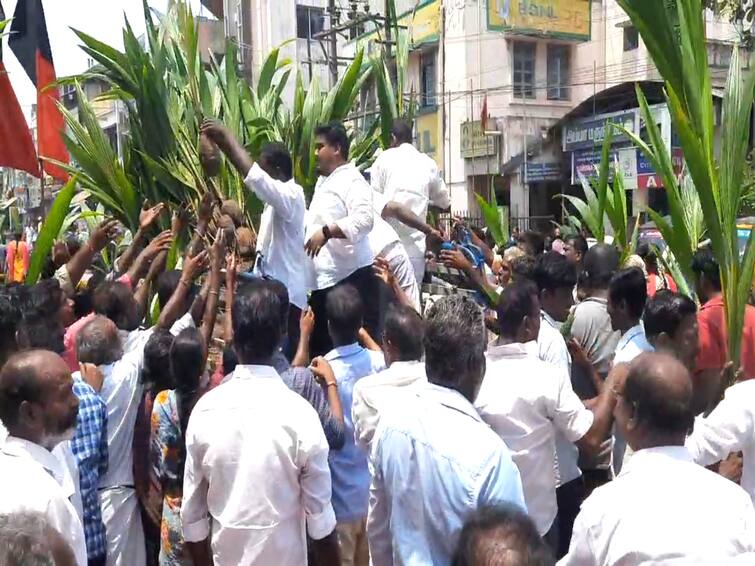 Karunanidhi birthday celebration Mayiladuthurai DMK gathered a thousand people in Mayiladuthurai TNN கலைஞரின் பிறந்தநாளை எளிமையாக கொண்டாட செல்லிய முதல்வர் -   மயிலாடுதுறையில் ஆயிரம் பேரை திரட்டிய திமுகவினர்