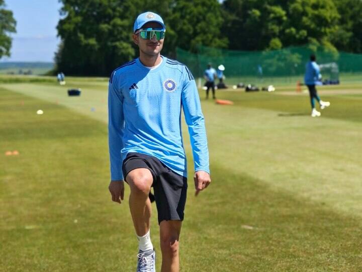 भारत और ऑस्ट्रेलिया के बीच वर्ल्ड टेस्ट चैंपियनशिप का फाइनल मैच लंदन में खेला जाएगा. 7 जून से खेले जाने वाले इस मुकाबले में दिलचस्प भिड़ंत देखने को मिलेगी. इसके लिए दोनों ही टीमों ने तैयारियां शुरू कर दी है. भारत ने शुभमन गिल को टीम में शामिल किया है.