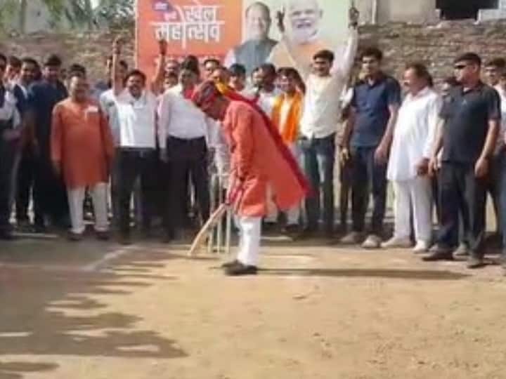 Om Birla Inaugurated Gram Panchayat level sports competitions played cricket Kota Bundi Sports Festival Ann Rajasthan News: कोटा में क्रिकेट खेलते दिखे लोकसभा सांसद ओम बिरला, लगाए चौके-छक्के