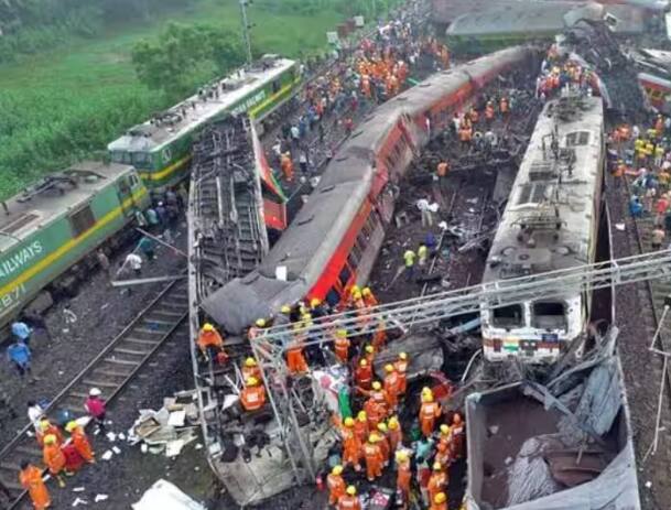 What is the reason behind the horrific train accident in Odisha? These 10 questions are arising Odisha Train Accident: ਕੀ ਕਾਰਨ ਹੈ ਓਡੀਸ਼ਾ 'ਚ ਭਿਆਨਕ ਰੇਲ ਹਾਦਸੇ ਦਾ? ਉੱਠ ਰਹੇ ਇਹ 10 ਸਵਾਲ