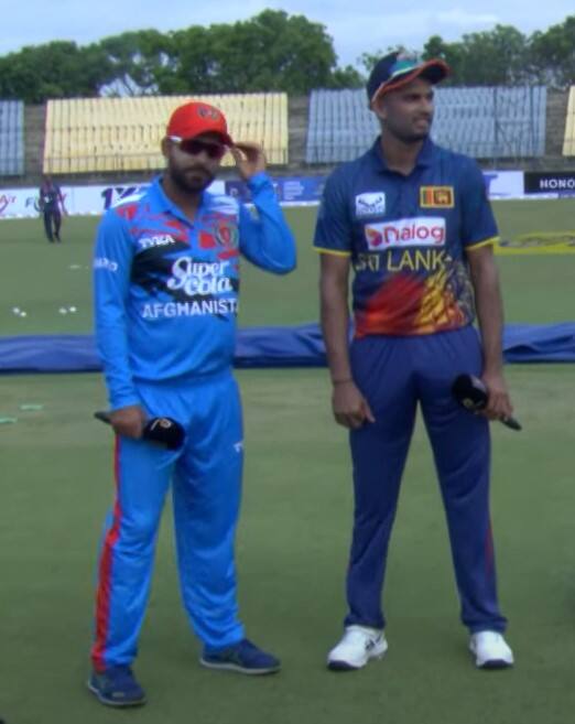 நேற்று இலங்கைக்கும்  ஆப்கானிஸ்தானுக்கும் மஹிந்த ராஜபக்ஷ சர்வதேச கிரிக்கெட் மைதானத்தில் போட்டி நடைபெற்றது. மூன்று ஒரு நாள் போட்டிகளை கொண்ட இத்தொடரில் ஆப்கானிஸ்தான் டாஸ் வென்று பந்துவீச்சை தேர்வு செய்தது.