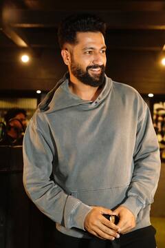 फिल्म की रिलीज के बाद नए हेयरकट में नजर आए Vicky Kaushal, लुक देख फिदा हो जाएंगे आप