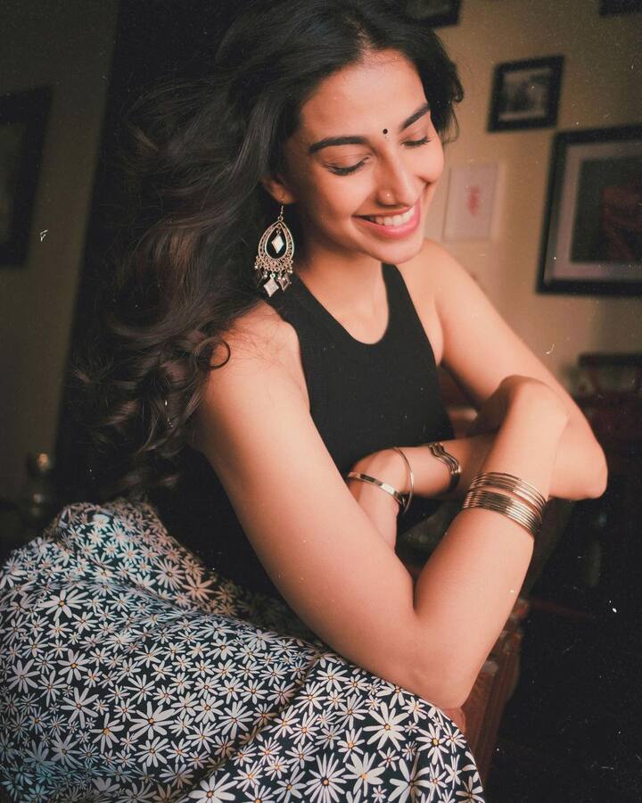 మీనాక్షి చౌదరి (Image credit: Meenakshi Chaudhary/Instagram)
