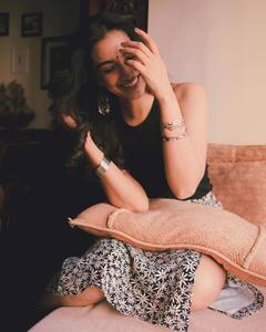 Meenakshi chaudhary Photos: ఖిలాడీ బ్యూటీ మీనాక్షి చౌదరి న్యూ పిక్స్