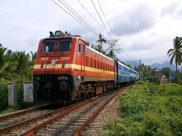 Odisha Train Acciden List Of Trains Cancelled Diverted know more details here Cancelled Trains: ஒடிசா ரயில் விபத்து எதிரொலி...ரத்து செய்யப்பட்ட, பாதை மாற்றிவிடப்பட்ட ரயில்களின் பட்டியல்..!