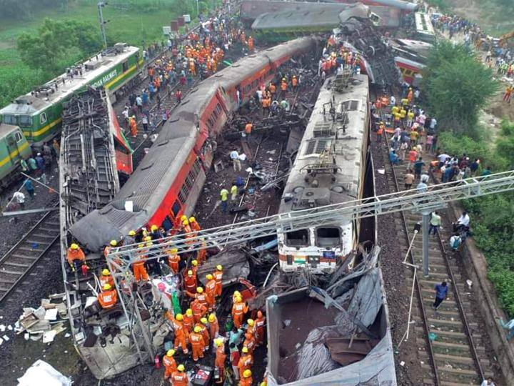 Odisha Train Accident Coromandel Express 58 trains cancelled 81 diverted after Odisha train accident latest railway updates Odisha Train Accident: ओडिशा रेल हादसे के बाद से अब तक 58 ट्रेनें रद्द, 81 के बदले रूट, जानें रेलवे ने दी क्या जानकारी