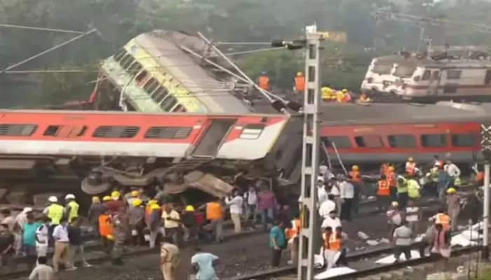 Orissa Train Mishap: 288 dead, over 900 injured in Balasore, PM to chair high-level meeting to review situation Odisha Train Accident : ਓਡੀਸ਼ਾ ਰੇਲ ਹਾਦਸੇ 'ਚ ਹੁਣ ਤੱਕ 288 ਲੋਕਾਂ ਦੀ ਮੌਤ, NDRF ਦੀਆਂ 9 ਟੀਮਾਂ ਤਾਇਨਾਤ