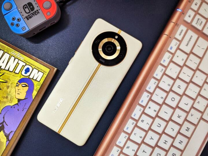 Realme 11 Pro: रियल 8 जून को भारत में रियल 11 प्रो सीरीज लॉन्च करने वाली है. इस सीरीज के तहत दो स्मार्टफोन लॉन्च होंगे जिसमें Realme 11 pro और Realme 11 Pro Plus शामिल है. इस सीरीज में MediaTek Dimensity 7050 चिपसेट, 8GB रैम और 256GB तक का इंटरनल स्टोरेज ऑप्शन मिलेगा. इस सीरीज की जो सबसे खास बात रहने वाली है वो है टॉप एंड वेरिएंट में मिलने वाला 200MP का कैमरा.