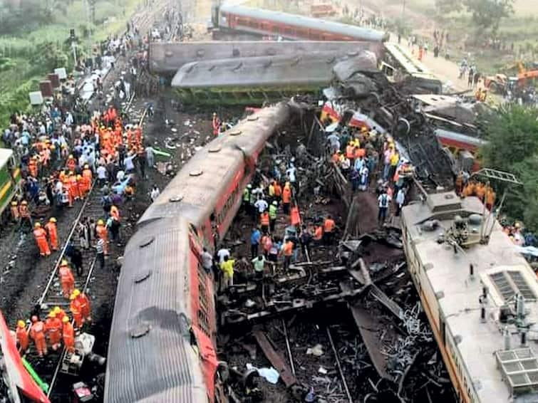 Odisha Train Accident Balasore Triple Train Accident Over 100 Bodies Piled Up, People Struggling To Find Family Members — Ground Report Odisha Train Accident: Over 100 Bodies Piled Up, People Struggling To Find Family Members — Ground Report