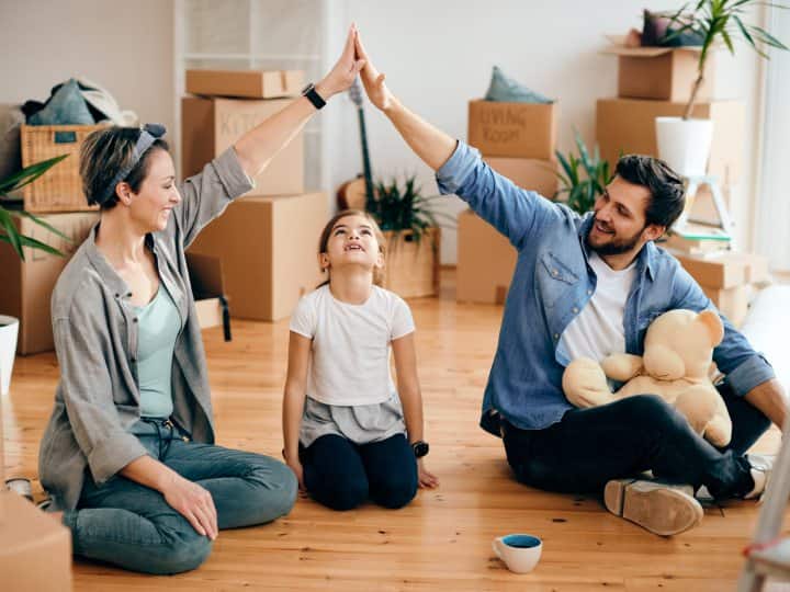 यह योजना 1 जुलाई से लागू होगी जिसमें सभी गांव और वार्ड सचिवालय के स्वयंसेवकों के द्वारा लोगों की पहचान कर उनका नमांकन किया जा रहा है. इस योजना के तहत प्रीमियम का भुगतान राज्य सरकारके द्वारा किया जाएगा.