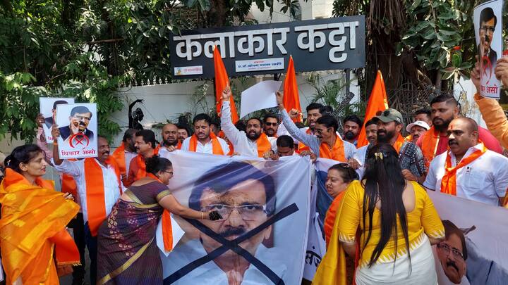 त्यांनी माफी मागावी, अशी मागणीदेखील शिवसैनिकांनी केली आहे.