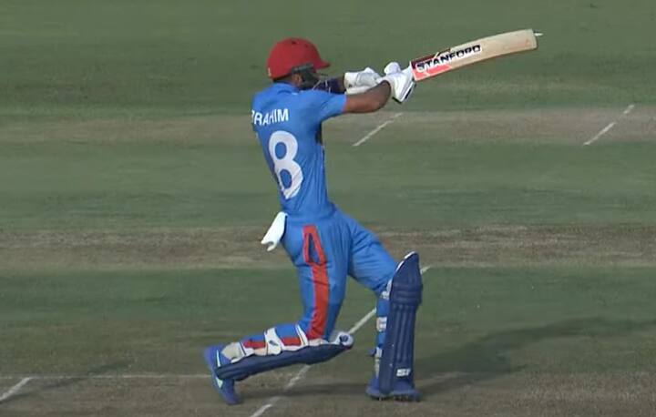 கடைசி வரை போராடி ஆப்கானிஸ்தான் அணியை வெற்றி பாதைக்கு அழைத்து சென்றார் இப்ராஹிம் ஜத்ரான் .  98 ரன்கள் அடித்து ஆட்டம் இழந்த இவருக்கு ஆட்டநாயகன் விருது வழங்கப்பட்டது குறிப்பிடத்தக்கது.