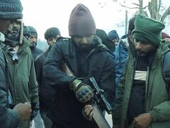 Leo Movie Stills : துப்பாக்கியுடன் மாஸ் காட்டும் லியோ இயக்குநர் லோகேஷ் கனகராஜ்!