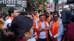 Pune news : संजय राऊतांविरोधात शिवसेनेचं जोडे मारो आंदोलन, फोटोला काळं फासलं....