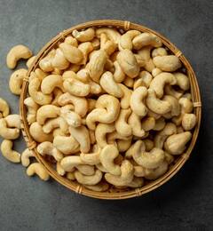 ਕੀ ਤੁਸੀਂ ਕਿਸੇ ਰਿਸ਼ਤੇਦਾਰ ਦੇ ਘਰ ਜਾਂ ਪਾਰਟੀ 'ਚ ਜ਼ਿਆਦਾ ਕਾਜੂ ਖਾਂਦੇ ਹੋ...ਤਾਂ ਹੋ ਜਾਓ ਸਾਵਧਾਨ...ਇਸ ਦੇ ਨਾਲ ਹੋ ਸਕਦੇ ਨੇ ਵੱਡੇ ਨੁਕਸਾਨ