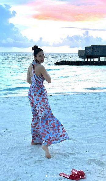 ਹਾਲ ਹੀ 'ਚ ਉਸ ਨੇ ਆਪਣੀਆਂ ਕੁਝ ਤਾਜ਼ਾ ਤਸਵੀਰਾਂ ਸ਼ੇਅਰ ਕੀਤੀਆਂ ਹਨ। ਇਨ੍ਹਾਂ ਤਸਵੀਰਾਂ 'ਚ ਉਸ ਦਾ ਹੌਟ ਅੰਦਾਜ਼ ਦੇਖ ਕੇ ਪ੍ਰਸ਼ੰਸਕਾਂ ਦਾ ਦਿਲ ਹਾਰ ਗਿਆ ਹੈ। ਦੇਖੋ ਅਭਿਨੇਤਰੀ ਦੀਆਂ ਛੁੱਟੀਆਂ ਦੀਆਂ ਤਸਵੀਰਾਂ...