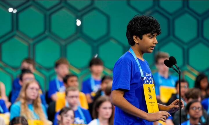 स्क्रिप्स नॅशनल स्पेलिंग बी कॉम्पिटिशन-२०२३ (स्क्रिप्स नॅशनल स्पेलिंग बी) ही अत्यंत गाजलेली  स्पर्धा आहे, ज्यामध्ये जिंकल्यानंतर देव शहाच्या आनंद गगनात मावत नव्हता.