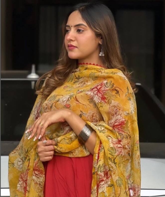 ਟਰੇਲਰ ਦੇ ਮੁਤਾਬਕ ਫਿਲਮ ਦੀ ਕਹਾਣੀ ਇੱਕ ਕਾਲਜ ਸਟੂਡੈਂਟ ਦੇ ਆਲੇ-ਦੁਆਲੇ ਘੁੰਮਦੀ ਹੈ, ਜੋ ਅਥਲੈਟਿਕਸ ਵਿੱਚ ਗੋਲਡ ਮੈਡਲ ਲਿਆਉਣ ਲਈ ਕੜੀ ਮੇਹਨਤ ਕਰ ਰਿਹਾ ਹੈ, ਪਰ ਉਸ ਦੇ ਨਾਲ ਕੁੱਝ ਅਜਿਹਾ ਹੋ ਜਾਂਦਾ ਹੈ ਕਿ ਉਹ ਗੈਂਗਸਟਰ ਬਣ ਜਾਂਦਾ ਹੈ।