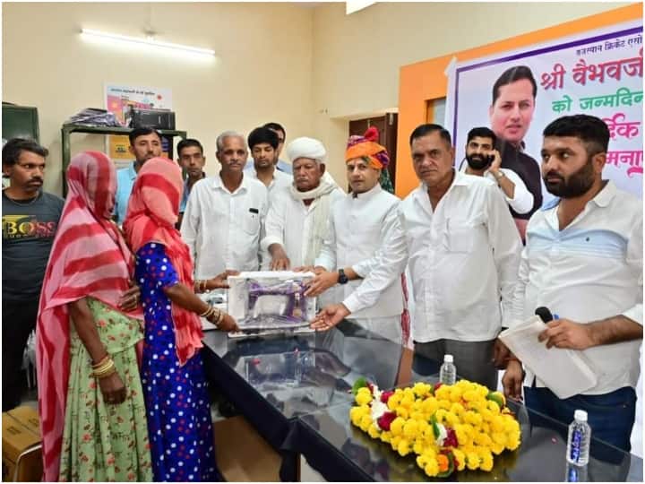 Ashok Gehlot Son vaibhav gehlot Unique Birthday Celebration by supporters in Jodhpur ann Rajasthan: समर्थकों ने खास अंदाज में मनाया वैभव गहलोत का जन्मदिन, किसी ने किया रक्तदान तो कोई गौ-सेवा करता दिखा