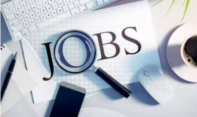 ਝਾਰਖੰਡ ਹਾਈ ਕੋਰਟ ਨੇ ਨਿੱਜੀ ਸਹਾਇਕ ਦੇ ਅਹੁਦੇ ਲਈ ਖਾਲੀ ਅਸਾਮੀਆਂ ਨੂੰ ਭਰਨ ਲਈ ਇੱਕ ਭਰਤੀ ਨੋਟੀਫਿਕੇਸ਼ਨ ਜਾਰੀ ਕੀਤਾ ਹੈ। ਜਿਸ ਲਈ ਦਿਲਚਸਪੀ ਰੱਖਣ ਵਾਲੇ ਅਤੇ ਯੋਗ ਉਮੀਦਵਾਰ ਅਧਿਕਾਰਤ ਵੈੱਬਸਾਈਟ jharkhandhighcourt.nic.in 'ਤੇ ਜਾ ਕੇ ਅਪਲਾਈ ਕਰ ਸਕਦੇ ਹਨ। ਇਸ ਭਰਤੀ ਲਈ ਅਪਲਾਈ ਕਰਨ ਦੀ ਆਖਰੀ ਮਿਤੀ 26 ਜੂਨ ਹੈ।