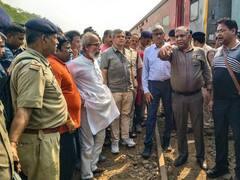 ओडिशा में रेल हादसे वाली जगह पर पहुंचे रेल मंत्री, CM पटनायक-ममता बनर्जी ने क्या कहा