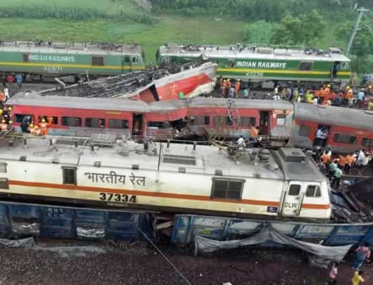 odisha-train-accident-coromandel-express-indian-railway-statement-on-accident-reason-deaths-and-passengers-details Odisha Train Accident: 'ਫੁੱਲ ਸਪੀਡ ਨਾਲ ਆ ਰਹੀ ਸੀ ਕੋਰੋਮੰਡਲ ਐਕਸਪ੍ਰੈਸ ਤੇ ਫਿਰ...' ਰੇਲਵੇ ਨੇ ਦੱਸਿਆ ਕਿਵੇਂ ਵਾਪਰਿਆ ਓਡੀਸ਼ਾ ਰੇਲ ਹਾਦਸਾ, ਜਾਣੋ ਕਿੰਨੇ ਯਾਤਰੀ ਸਨ  ਸਵਾਰ