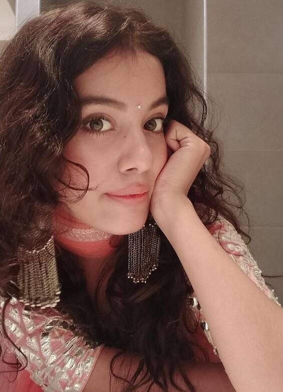 नागिन 6 में श्रद्धा त्रिपाठी को देखने के लिए उनके फैंस बेताब हैं.