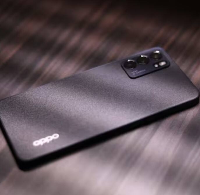 Oppo F23 Pro: ਇਸ ਸਮਾਰਟਫੋਨ ਨੂੰ ਜੂਨ ਦੇ ਦੂਜੇ ਜਾਂ ਤੀਜੇ ਹਫਤੇ ਵੀ ਲਾਂਚ ਕੀਤਾ ਜਾ ਸਕਦਾ ਹੈ। Oppo F23 Pro ਨੂੰ 6.72-ਇੰਚ ਦੀ ਫੁੱਲ HD ਪਲੱਸ ਡਿਸਪਲੇਅ ਮਿਲੇਗੀ ਜੋ 120hz ਦੀ ਰਿਫਰੈਸ਼ ਦਰ ਨੂੰ ਸਪੋਰਟ ਕਰੇਗੀ। ਇਸ ਸਮਾਰਟਫੋਨ 'ਚ ਕੁਆਲਕਾਮ ਸਨੈਪਡ੍ਰੈਗਨ 695 ਆਕਟਾ-ਕੋਰ ਪ੍ਰੋਸੈਸਰ, 8GB ਰੈਮ, 64MP ਮੁੱਖ ਕੈਮਰਾ ਅਤੇ 5000 mAh ਦੀ ਬੈਟਰੀ 67W ਫਾਸਟ ਚਾਰਜਿੰਗ ਨਾਲ ਮਿਲੇਗੀ।