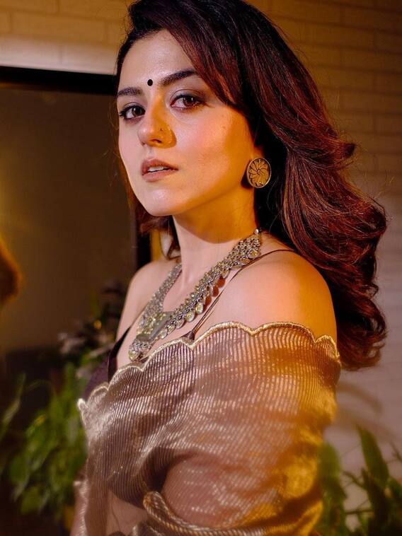 टीवी की एक्ट्रेस ऱिद्धि डोगरा के पास हैं ये डिग्री