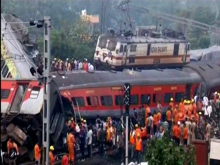 Odisha Train Accident Coromandel Express Railways Minister Ashwini Vaishnaw, CM Naveen Patnaik arrives at the accident spot Coromandel Express Accident: மோப்ப நாய் உதவியுடன் தொடரும் மீட்பு பணி.. ரயில்வே அமைச்சர், ஒடிசா முதல்வர் நேரில் ஆய்வு