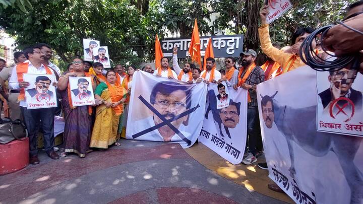 त्यांच्या चेहऱ्याला काळं फासून मोठ मोठ्याने घोषणाबाजी करण्यात आली.