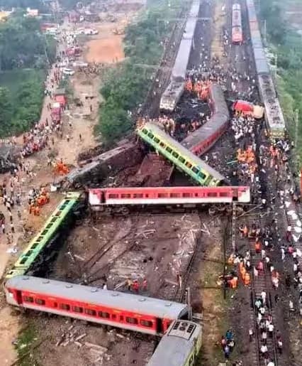 Odisha Train Accident: How 0.35 paise train travel insurance works, know process to claim compensation up to Rs 10 lakh Odisha Train Accident: ટ્રેન અકસ્માત બાદ 35 પૈસાનો ઇન્શ્યોરન્સ કેવી રીતે કામ કરે છે, જાણો કોને કેટલું મળે છે વળતર?