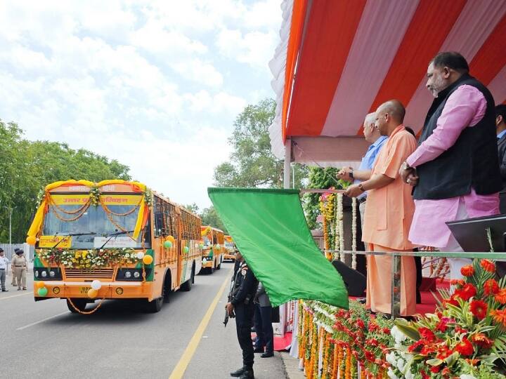 Rajdhani Express Bus Service Started From UP To Delhi By CM Yogi Adityanath Dayashankar Singh Route And Fare ANN UP News: यूपी से दिल्ली आने-जाने वालों के लिए अच्छी खबर, इन शहरों से शुरू हुई राजधानी एक्सप्रेस बस सेवा, जानें- रूट और किराया