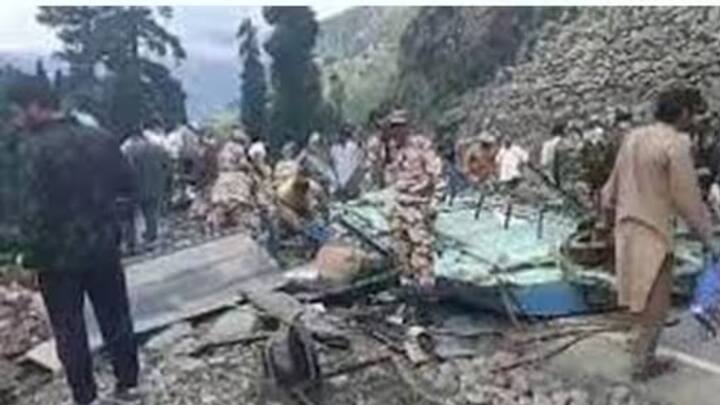 বৈষ্ণোদেবী যাওয়ার পথে ভয়াবহ দুর্ঘটনা ঘটে। জম্মুর ঝজ্জর কাটলি এলাকায় খাদে বাস পড়ে মৃত্যু হয় ১০ জন তীর্থযাত্রীর। আহত বহু জনকে হাসপাতালে ভর্তি করা হয়। অমৃতসর থেকে কাটরা যাওয়ার পথে, সেতুর রেলিং ভেঙে খাদে পড়ে যায় ডবল ডেকার বাস। ঘটনাস্থলেই কয়েকজনের মৃত্যু হয়। মৃত ও আহতদের অধিকাংশই বিহারের বাসিন্দা।