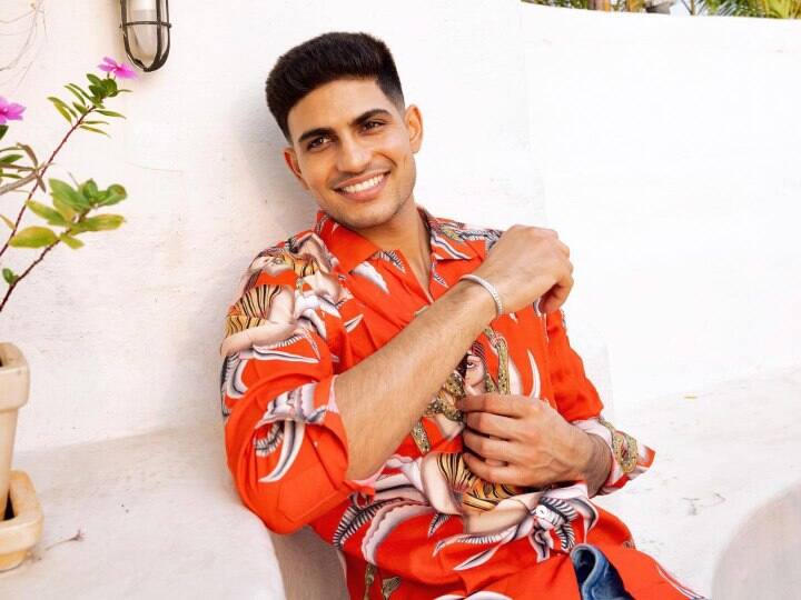 बता दें कि शुभमन गिल ने हाल ही में खत्म हुए आईपीएल 2023 में शानदार प्रदर्शन किया. उन्होंने 17 मैचों में 890 रन बनाए. शुभमन ने 3 शतक और 4 अर्धशतक लगाए. उनका सर्वश्रेष्ठ स्कोर 129 रन रहा था.