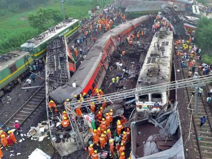 Coromandel Express Derail: ओडिशा बालासोर में 2 जून को बाहानागा रेलवे स्टेशन के पास एक भयानक ट्रेन हादसा हो गया. हादसे में अबतक 233 लोगों के मरने और 900 से ज्यादा लोगों के घायल होने की खबर है.