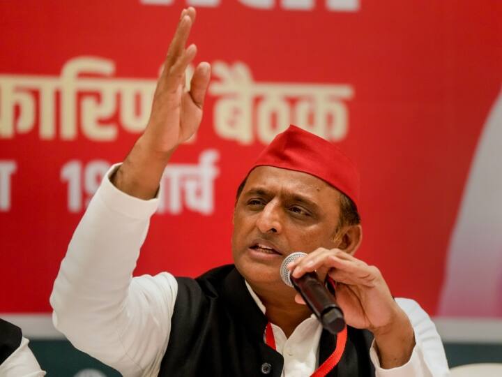 SP Chief Akhilesh Yadav Questions raised on Yogi government UP Police FIR BJP MP Subrat Pathak UP News: 'कानून और संविधान की धज्जियां उड़ा रहे बीजेपी नेता', अखिलेश यादव ने योगी सरकार पर उठाए सवाल