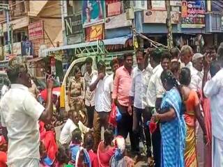 Crime: மதுரை  அருகே ஆடல்,  பாடல் நிகழ்ச்சியில் இரு பிரிவினர் மோதல் -  4 பேர் காயம், கார், பைக்குகள் சேதம்