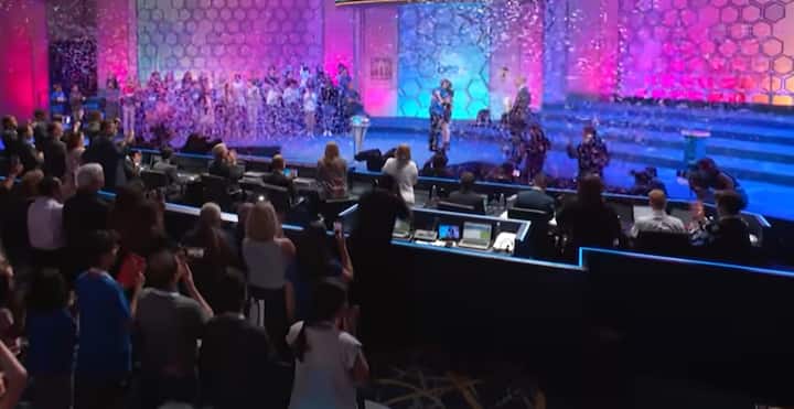 स्क्रिप्स नेशनल स्पेलिंग बी प्रतियोगिता-2023 (Scripps National Spelling Bee) अत्यधिक प्रतिस्पर्धा वाली एक प्रतिष्ठित प्रतियोगिता थी, जिसमें जीतने पर देव शाह की खुशी का ठिकाना नहीं रहा.
