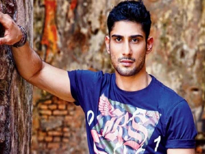 Prateik Babbar In The Kapil Sharma Show: हिंदी सिनेमा के दिग्गज एक्टर राज बब्बर के बेटे और एक्टर प्रतीक बब्बर कुछ वक्त पहले कपिल शर्मा के शो पर पहुंचे थे. जहां उनकी लाइफ के कई बड़े खुलासे हुए थे.