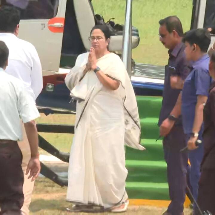 এদিকে আজই বালেশ্বরে দুর্ঘটনাস্থলে যান মমতা বন্দ্যোপাধ্যায়। দুর্ঘটনার কারণ নিয়ে সন্দেহপ্রকাশ করেন তিনি।