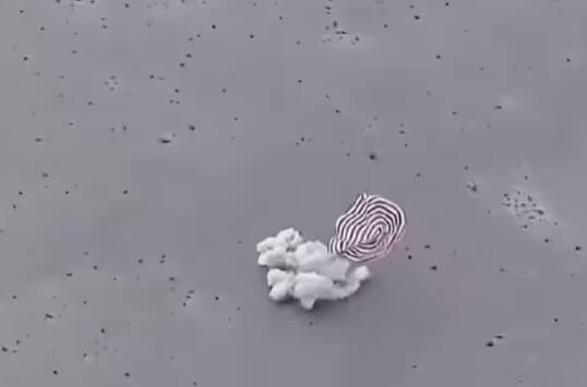 ਚੀਨੀ ਪੁਲਾੜ ਸਟੇਸ਼ਨ ਨੇ ਅੱਜ ਦੱਸਿਆ ਕਿ ਉਨ੍ਹਾਂ ਦੇ 3 ਪੁਲਾੜ ਯਾਤਰੀ ਐਤਵਾਰ 4 ਜੂਨ ਨੂੰ ਸੁਰੱਖਿਅਤ ਧਰਤੀ 'ਤੇ ਪਰਤ ਆਏ ਹਨ। ਉਨ੍ਹਾਂ ਦੇ ਨਾਂ ਫੀ ਜੁਨਲੋਂਗ, ਦੇਂਗ ਕਿੰਗਮਿੰਗ ਅਤੇ ਝਾਂਗ ਲੂ ਹਨ।