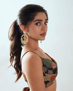 Krithi Shetty: చురకత్తుల్లాంటి చూపులతో కవ్విస్తున్న కృతిశెట్టి